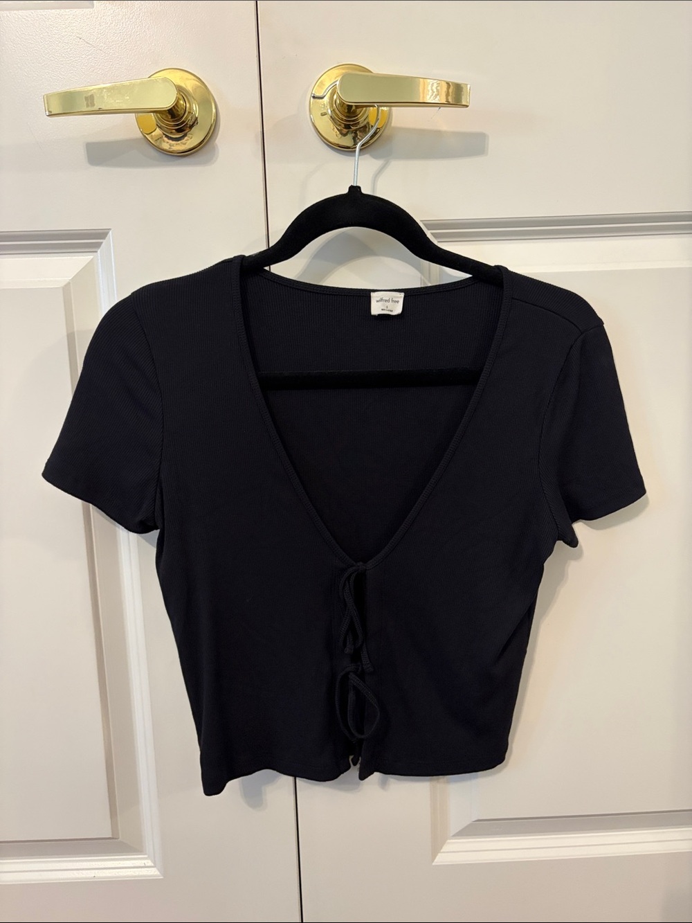 Wilfred Black Ribbed Tie-Front V-Neck Crop Top